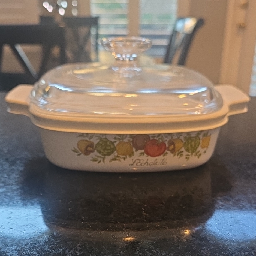 Corningware 1 Qt  Casserole Dish (L'Echalote)with glass And pastic Lids